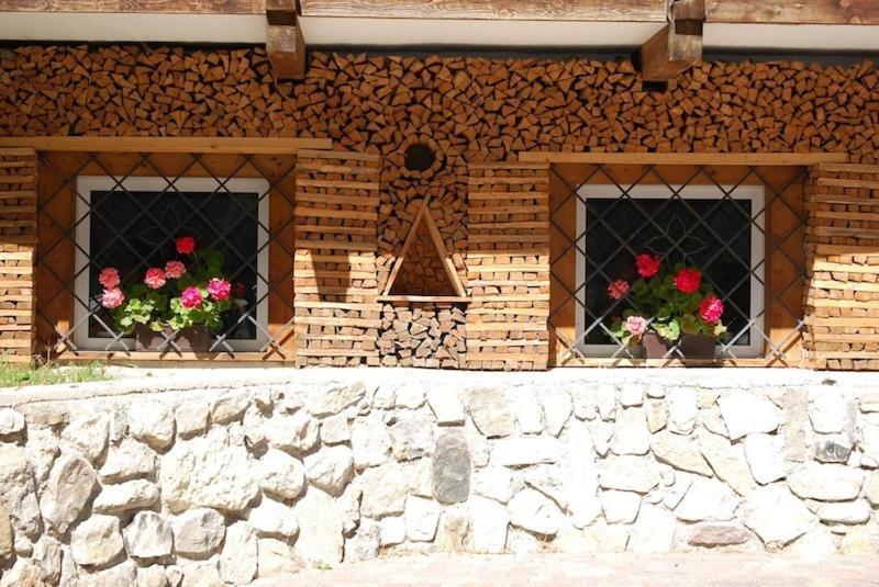 Appartamenti Chalet Orchidea Канацеи Экстерьер фото